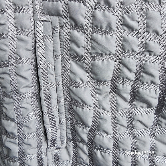 NWOT  DOVE GREY QUILTED BLAZER WITH SILVER THREADS - SIZE SMALL - Picture 6 of 10